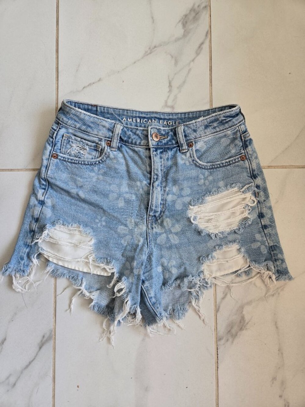 American Eagle Highest Rise Baggy Daisy Distressed Denim Shorts Size 4 Women's